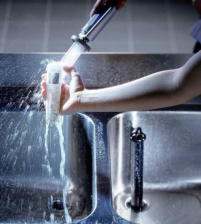 Để kiểm tra nhiệt độ tủ lạnh hiệu quả, bạn cần chọn nhiệt kế phù hợp. 